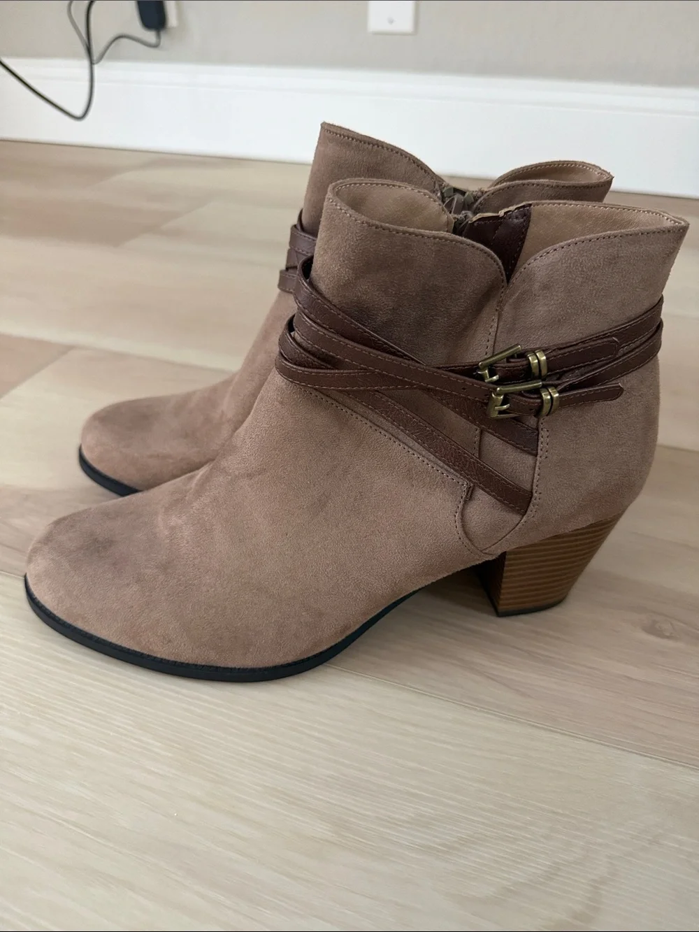 NWOB LIfe Stride Jezebel Tan Ankle Booties Size 11W